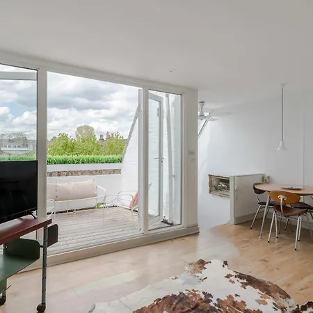 Light-Filled Primrose Hill Rooftop Retreat